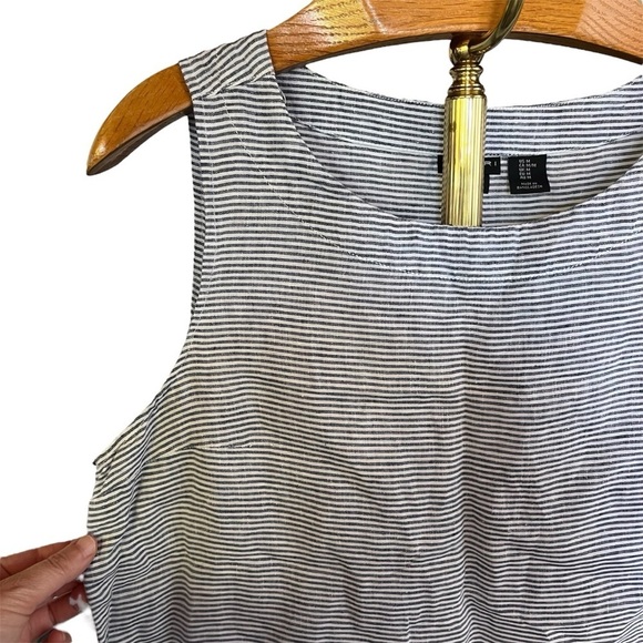 Tahari Blue and White Striped 100% Linen Boxy Tank Top Contrasting Stripes - Picture 2 of 8